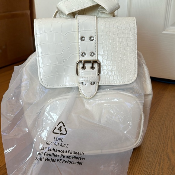 Wild Fable NWT mini backpack in ivory color - Picture 1 of 5